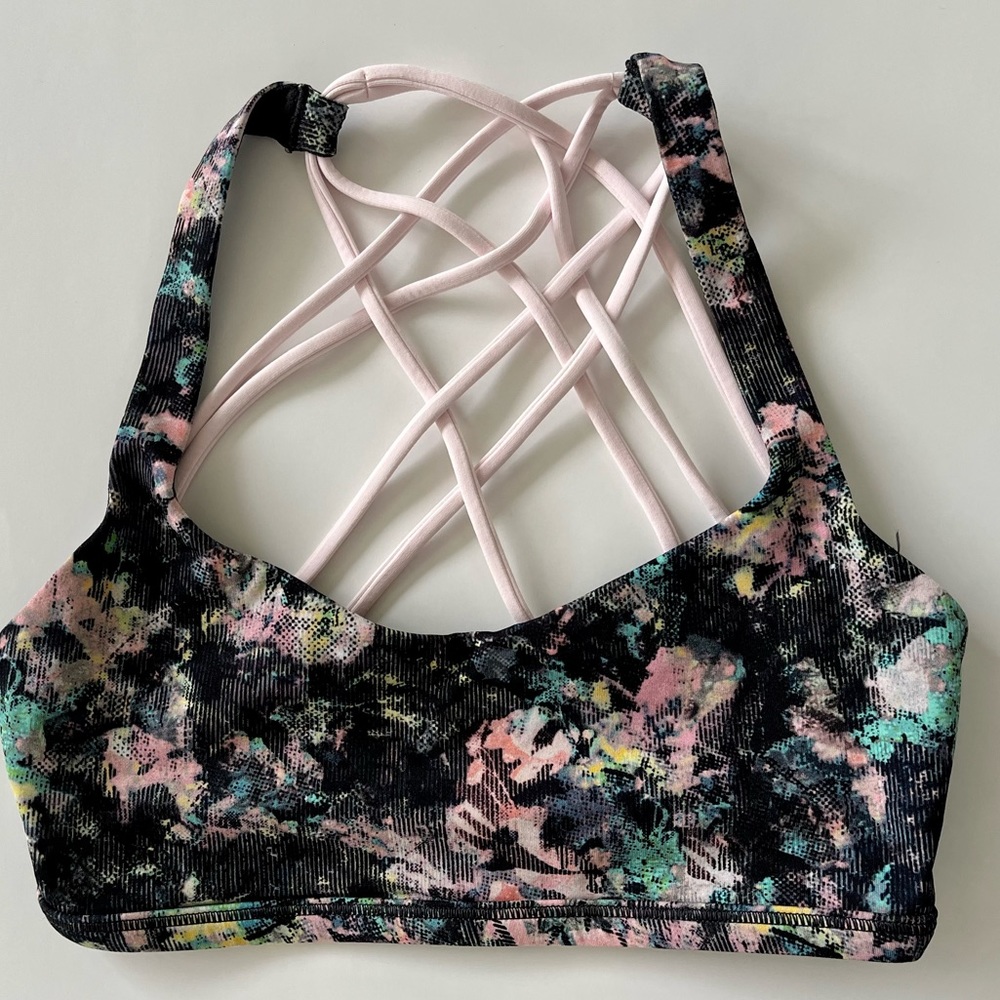 Lululemon sports bra